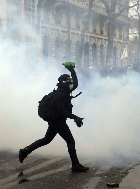 Proteste E Scontri In Francia Il Messaggero It