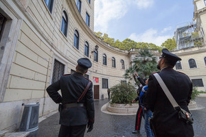 Studenti Tentano Di Occupare Il Liceo Artistico Di Via Ripetta Bloccati Dai Carabinieri Foto Davide Fracassi Ag Toiati