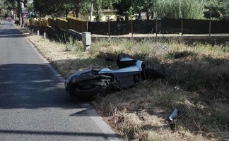 marino incidente grave su via dei laghi due feriti strada bloccata per ore foto luciano sciurba