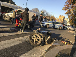 Incidente In Piazzale Clodio Furgone Si Schianta Contro Scooter Foto Di Paolo Rizzo Ag Toiati