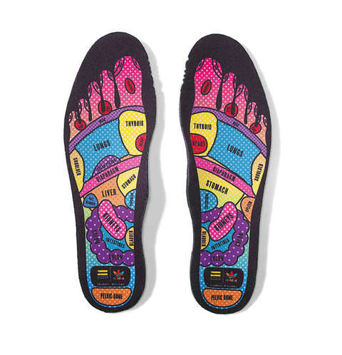 Pharrell Williams colora le Superstar per Adidas