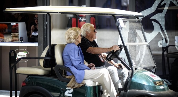 Lea Pericoli E Nicola Pietrangeli Gli Inseparabili A Zonzo Per Il Foro Italico In Golf Cart