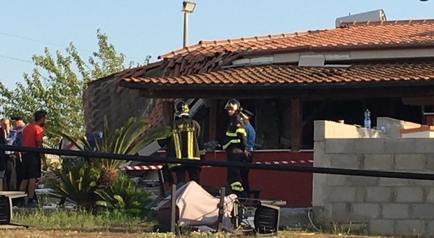 Roma Villa Esplode Per Una Fuga Di Gas E Crolla Nella Casa